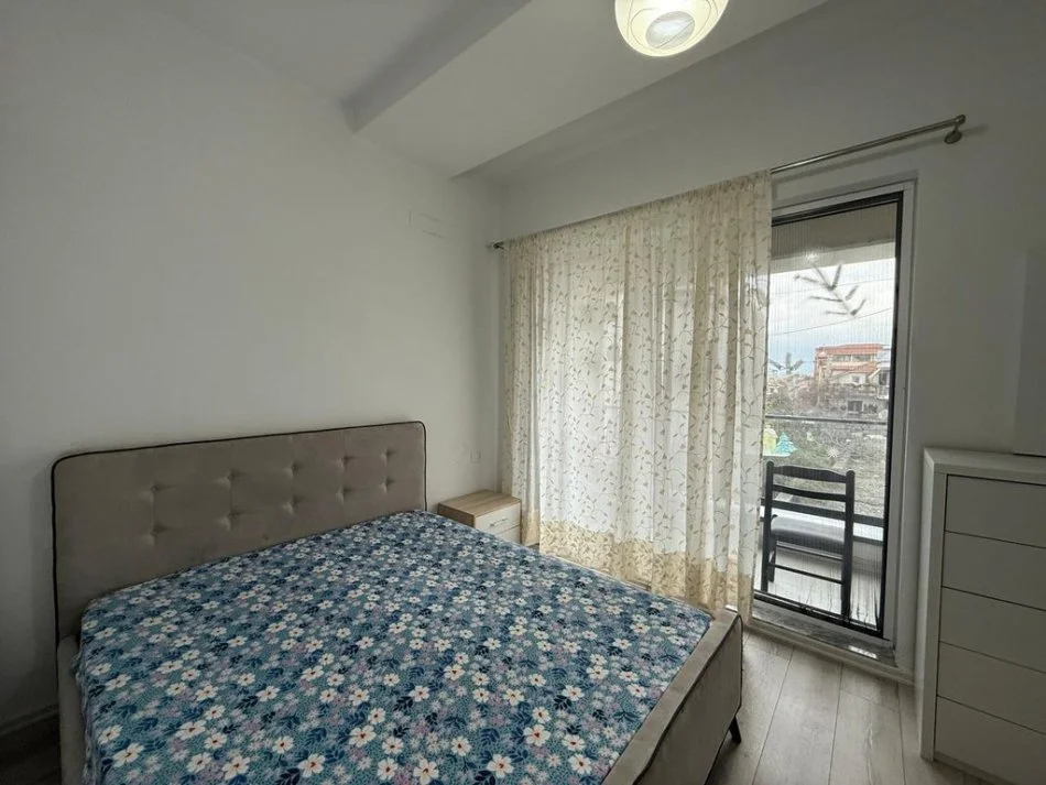 Tirane, jepet me qera apartament 1+1 Kati 3, 65 m² 520 € (Kompleksi Kontakt, 21 Dhjetori)