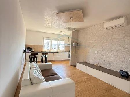 Durres, shitet apartament 2+1+Ballkon Kati 8, 103 m² 145.000 € (Stacioni i Trrenit,Durres)