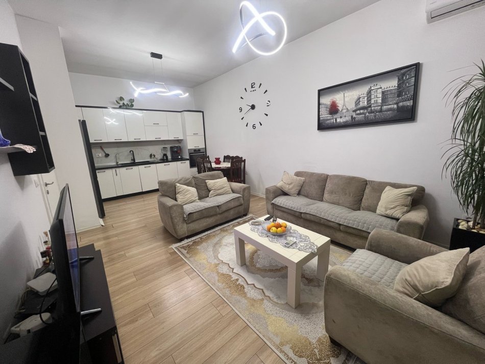 Tirane, jepet me qera apartament 2+1+Ballkon Kati 2, 95 m² 450 € (Prane Casa Italia)