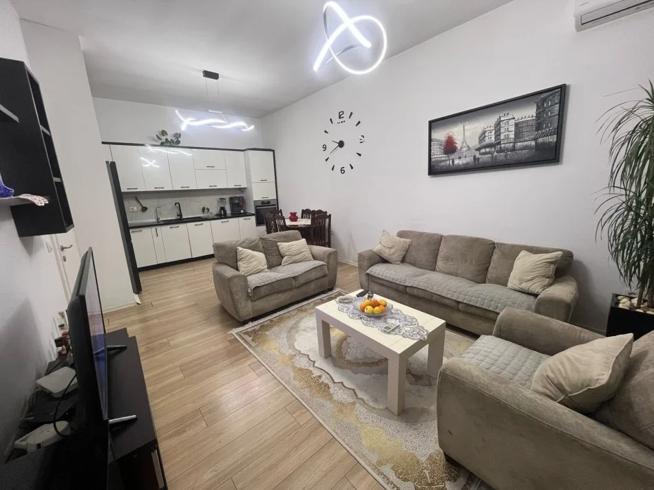Tirane, jepet me qera apartament 2+1+Ballkon Kati 2, 100 m² 450 € (Prane Casa Italia)