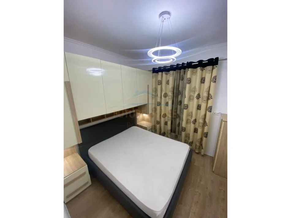 Tirane, jepet me qera apartament 1+1 Kati 1, 57 m² 350 € (kombinat)
