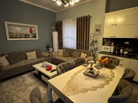 Tirane, shitet apartament 2+1 Kati 8, 103 m² 155.000 € (Unaza e re)