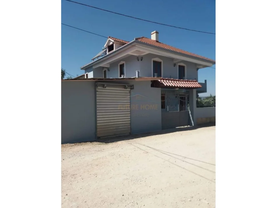 Pogradec, shitet Vile 2 Katshe Kati 2, 300 m² 150.000 € (Bucimas)