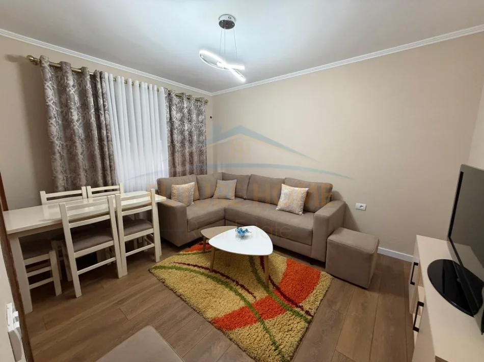 Tirane, jepet me qera apartament 2+1+Ballkon Kati 2, 72 m² 550 € (Oxhaku)
