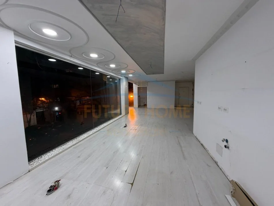 Tirane, shitet ambjent biznesi Kati 1, 72 m² 250.000 € (21 DHJETORI)