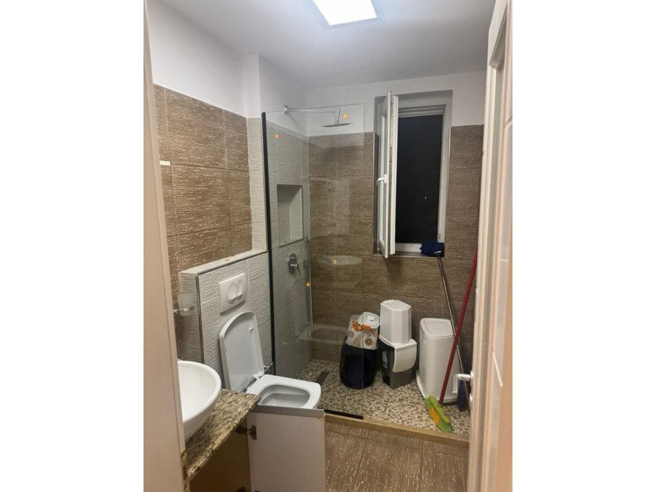 Tirane, jepet me qera apartament Kati 3, 55 m² 500 € (ALI DEM)