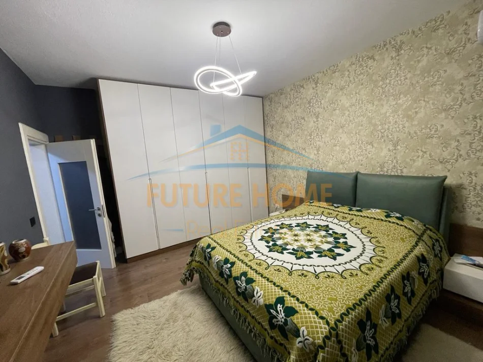 Tirane, shitet apartament 2+1+Ballkon Kati 6, 81 m² 230.000 € 