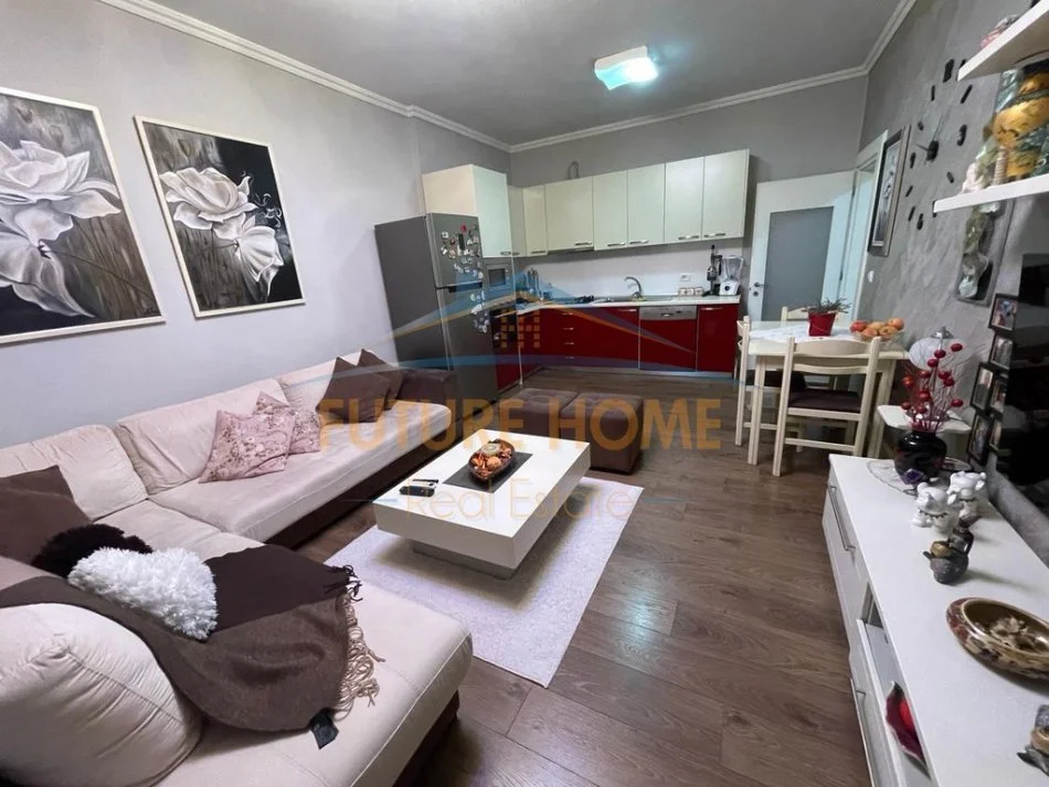 Tirane, shitet apartament 2+1 Kati 6, 93 m² 230.000 € (Report Tv, Kinostudio)