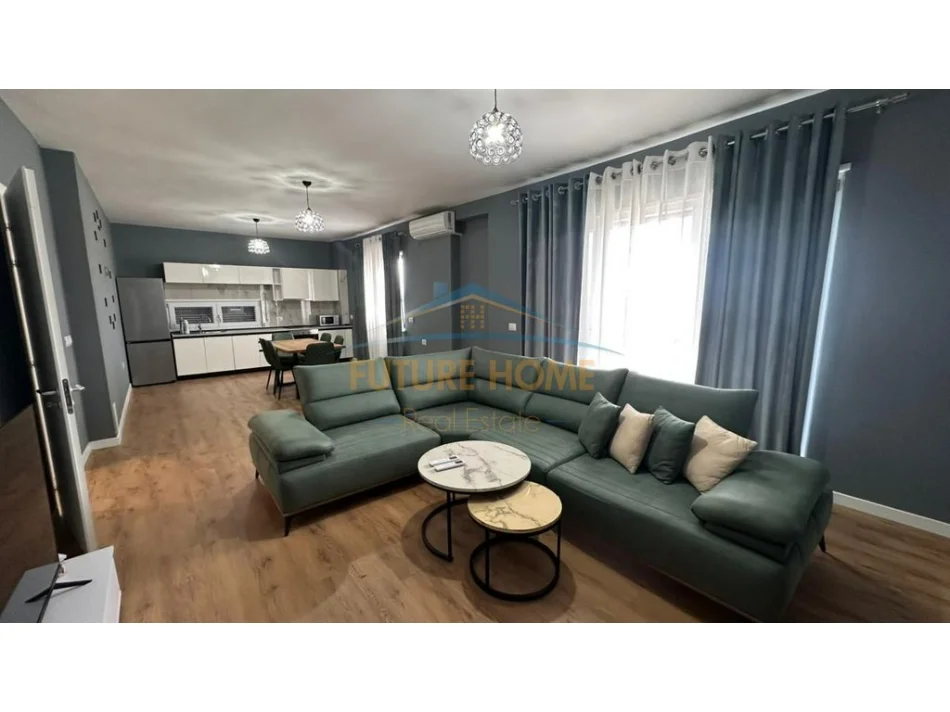 Tirane, jepet me qera 2+1+Ballkon Kati 3, 130 m² 800 € 