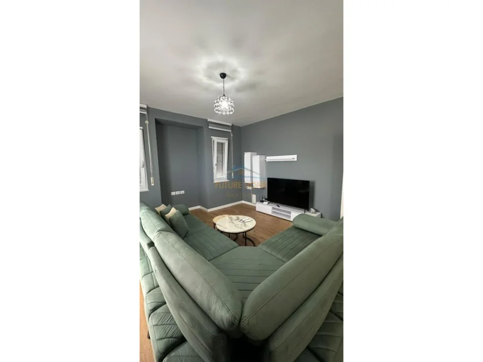 Tirane, jepet me qera 2+1+Ballkon Kati 3, 130 m² 800 € 