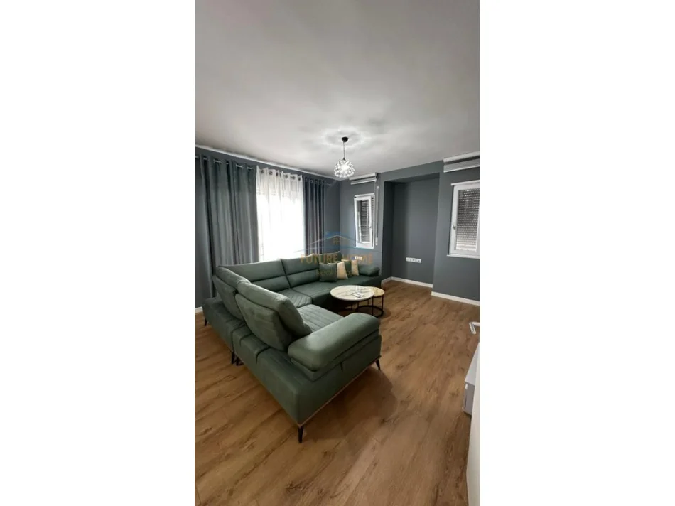 Tirane, jepet me qera 2+1+Ballkon Kati 3, 130 m² 800 € 