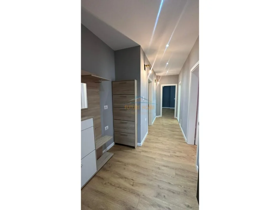 Tirane, jepet me qera 2+1+Ballkon Kati 3, 130 m² 800 € 