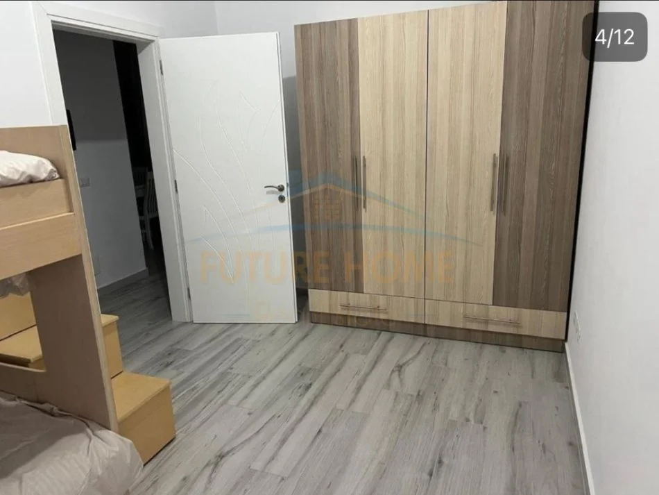Durres, jepet me qera shtepi 3+1+Ballkon Kati 2, 80 m² 400 € 
