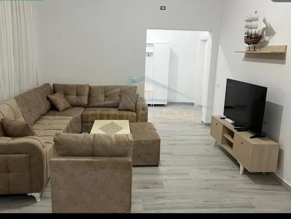 Durres, jepet me qera shtepi 3+1+Ballkon Kati 2, 80 m² 400 € 