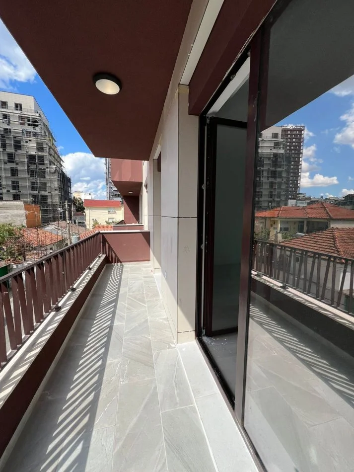 Tirane, jepet me qera apartament 2+1+Ballkon Kati 1, 93 m² 700 € (MYSLYM SHYR)