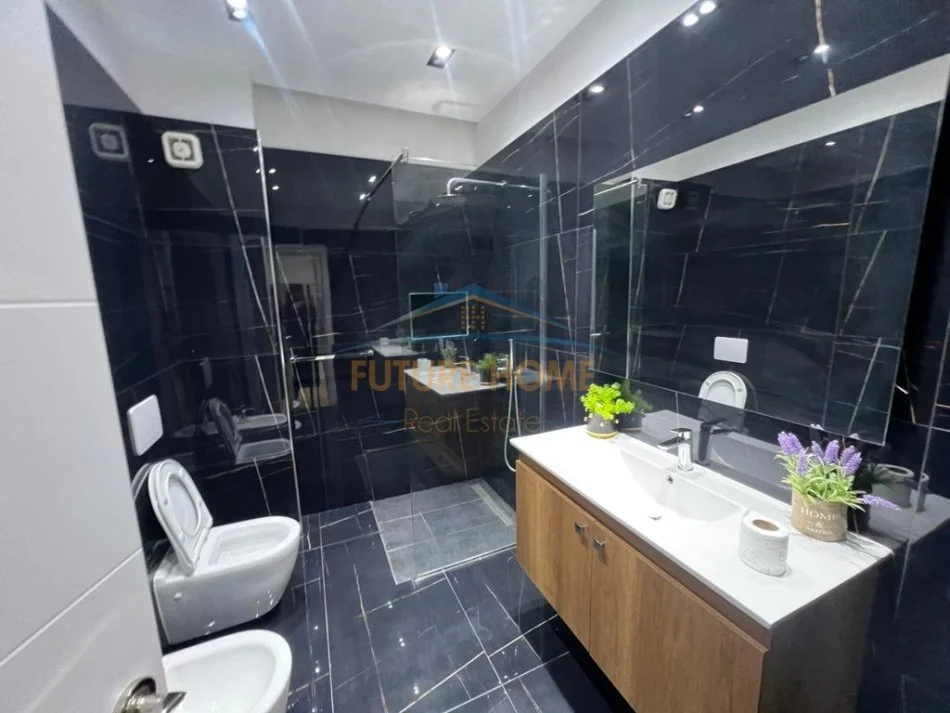 Tirane, shitet apartament 2+1+Aneks+Ballkon Kati 7, 115 m² 259.000 € (KOMUNA PARISIT)