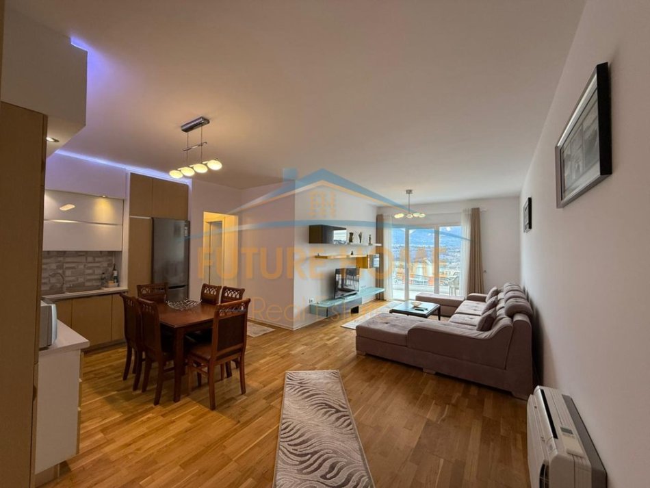 Tirane, jepet me qera apartament Kati 3, 97 m² 1.000 € (kopshti botanik)