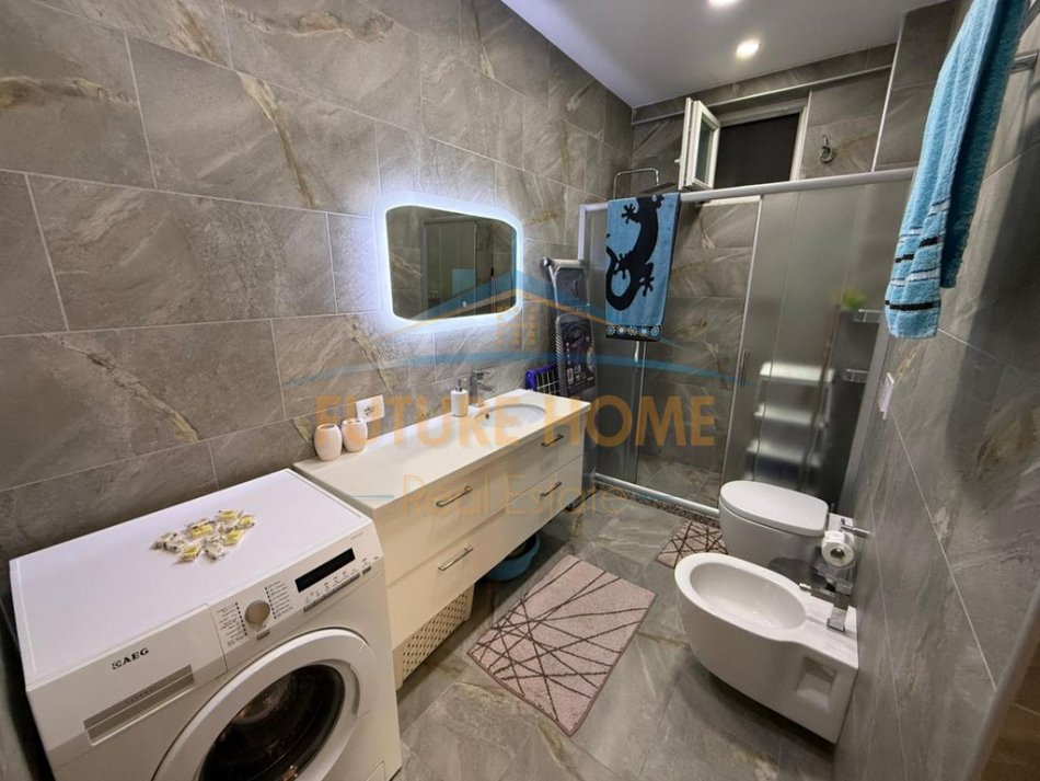 Tirane, jepet me qera apartament Kati 3, 97 m² 1.000 € (kopshti botanik)
