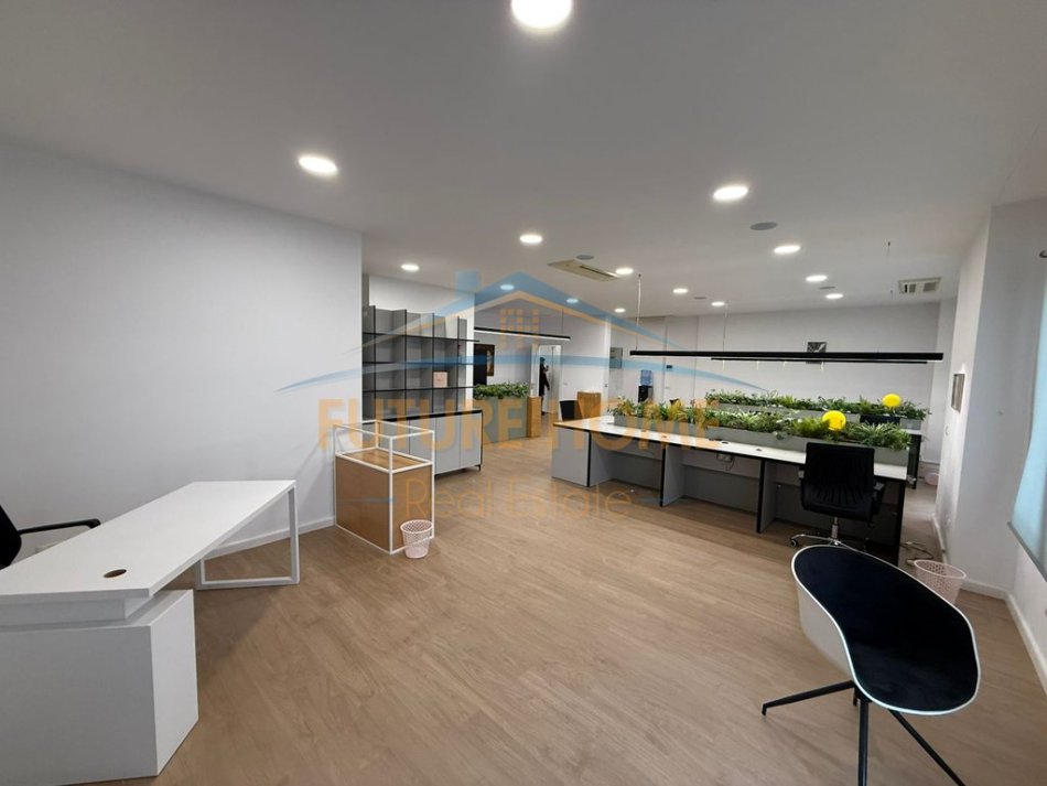 Tirane, jepet me qera zyre Kati 6, 180 m² 3.100 € (BULEVARDI GJERGJ FISHTA)