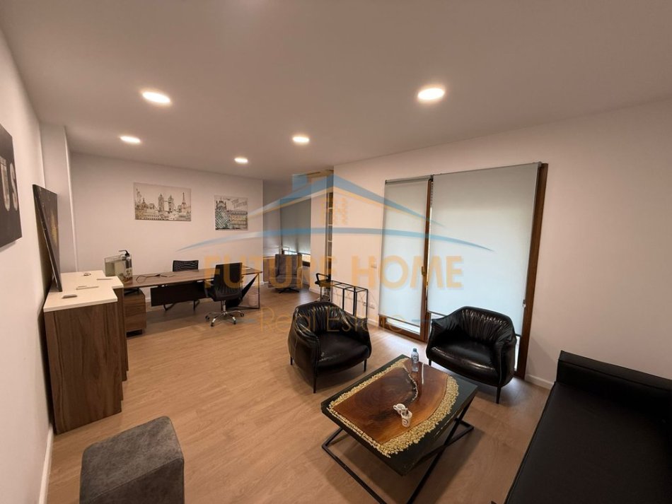 Tirane, jepet me qera zyre Kati 6, 180 m² 3.100 € (BULEVARDI GJERGJ FISHTA)