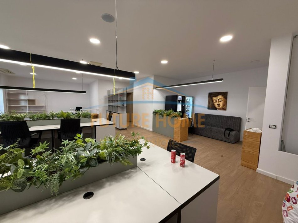 Tirane, jepet me qera zyre Kati 6, 180 m² 3.100 € (BULEVARDI GJERGJ FISHTA)