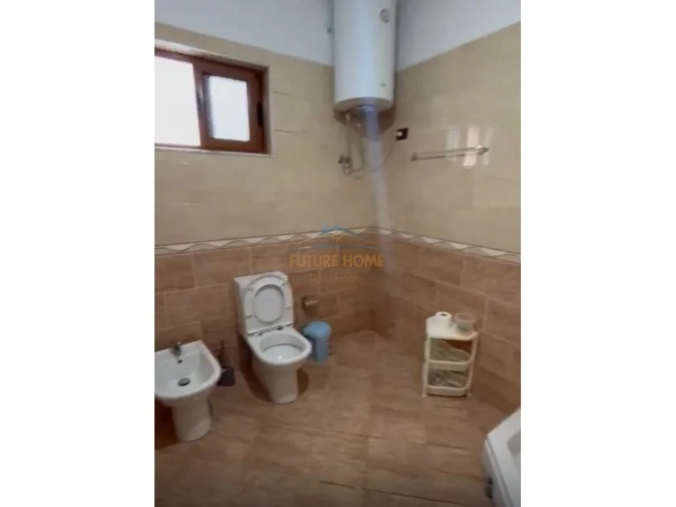 Tirane, jepet me qera apartament 2+1 Kati 2, 75 m² 500 € (porcelan)