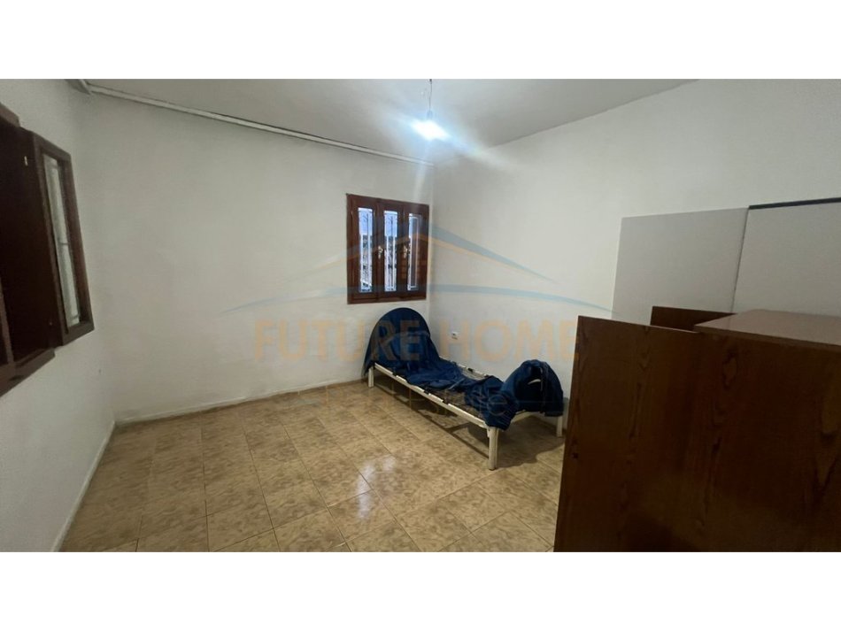 Tirane, jepet me qera apartament 2+1 Kati 1, 75 m² 320 € (bulevardi i ri)