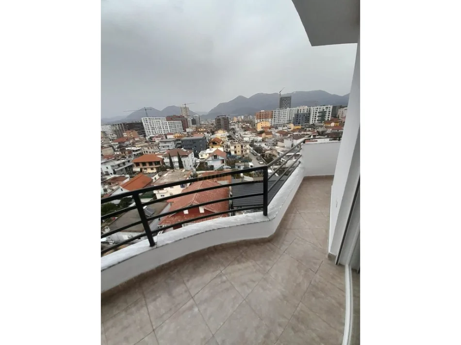 Tirane, jepet me qera apartament 2+1+Ballkon Kati 7, 82 m² 550 € (Don Bosko)