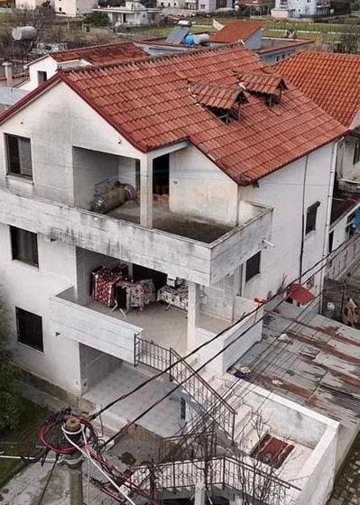 Tirane, shitet shtepi 5+1 Kati 3, 186 m² 230.000 € (KAMEZ)