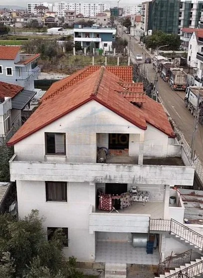 Tirane, shitet shtepi 5+1 Kati 3, 186 m² 230.000 € (KAMEZ)