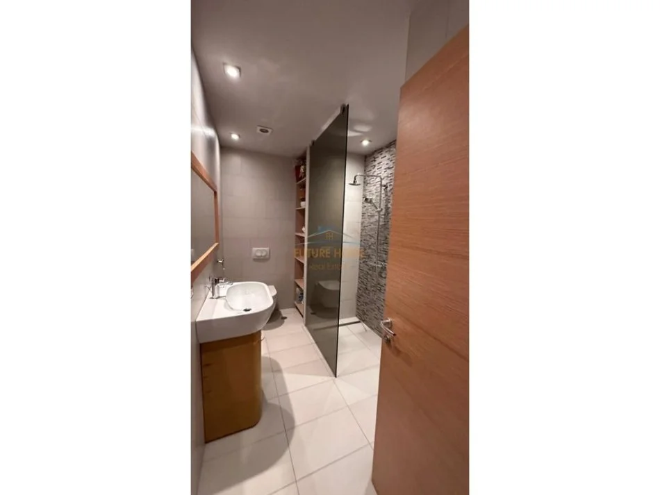 Tirane, shitet apartament 2+1+Ballkon Kati 1, 118 m² 195.000 € (Rruga Ferit Xhajko,Tiranë.)