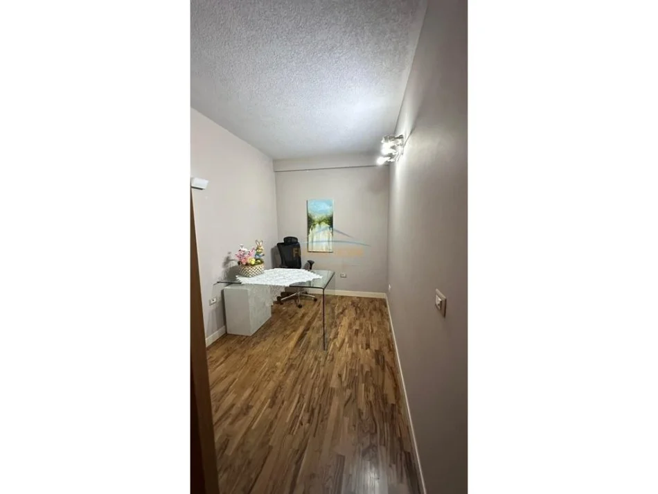 Tirane, shitet apartament 2+1+Ballkon Kati 1, 118 m² 195.000 € (Rruga Ferit Xhajko,Tiranë.)