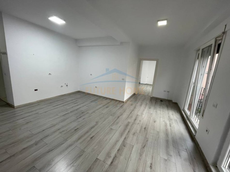 Tirane, jepet me qera apartament 1+1+Ballkon Kati 1, 63 m² 500 € (Frosina Plaku)