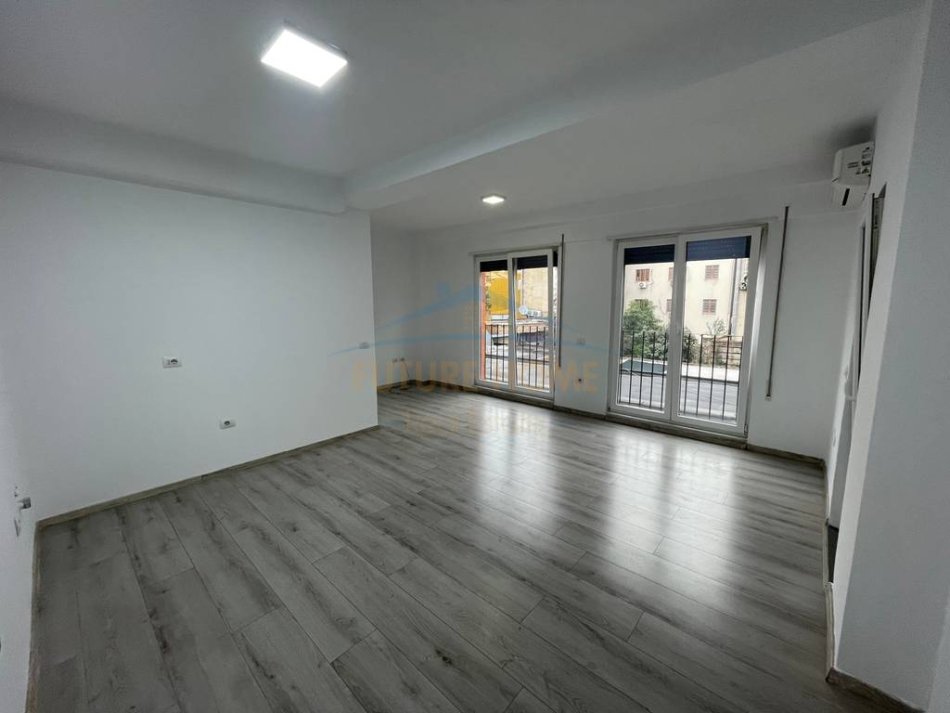 Tirane, jepet me qera apartament 1+1+Ballkon Kati 1, 63 m² 500 € (Frosina Plaku)