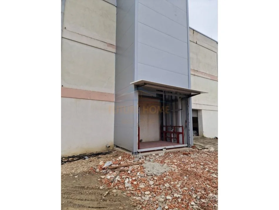 Tirane, jepet me qera ambjent biznesi Kati 0, 720 m² 2.200 € (Prush)