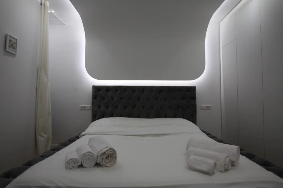 Tirane, jepet me qera garsonier Kati 1, 35 m² 550 € (Kryqzimi 21 Dhjetorit ,Vodafone)