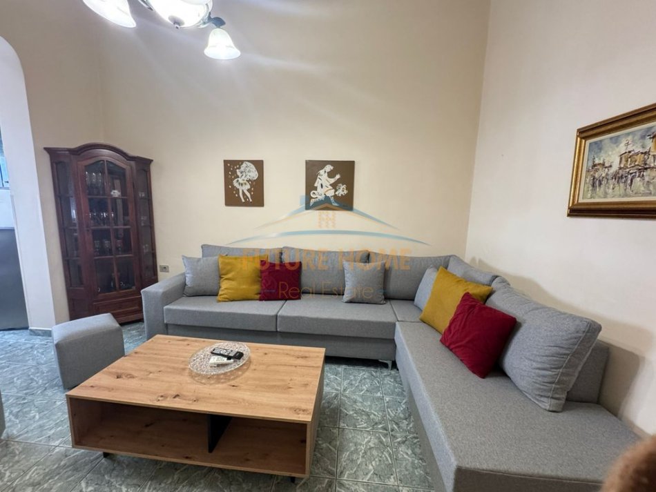 Tirane, jepet me qera apartament 2+1 Kati 3, 60 m² (Selvia)