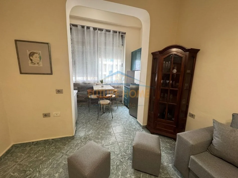 Tirane, jepet me qera apartament 2+1 Kati 3, 60 m² 500 € (Selvia)