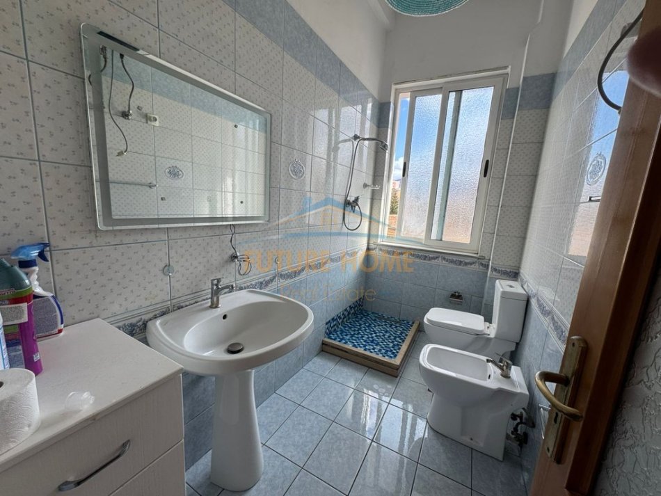 Tirane, jepet me qera apartament 2+1+Ballkon Kati 3, 60 m² 500 € (selvia)
