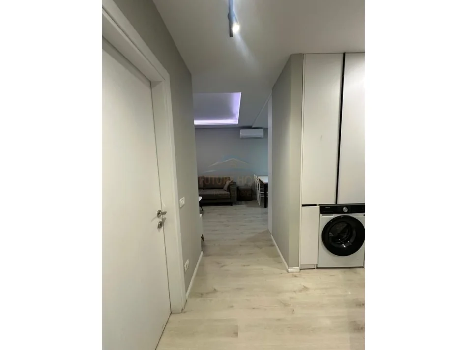 Tirane, jepet me qera apartament 2+1+Ballkon Kati 7, 85 m² 670 € (Unaza e re)
