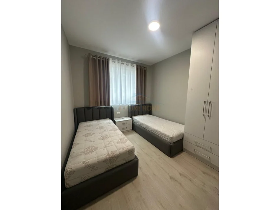 Tirane, jepet me qera apartament 2+1+Ballkon Kati 7, 85 m² 670 € (Unaza e re)