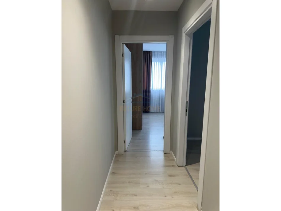 Tirane, jepet me qera apartament 2+1+Ballkon Kati 7, 85 m² 670 € (Unaza e re)