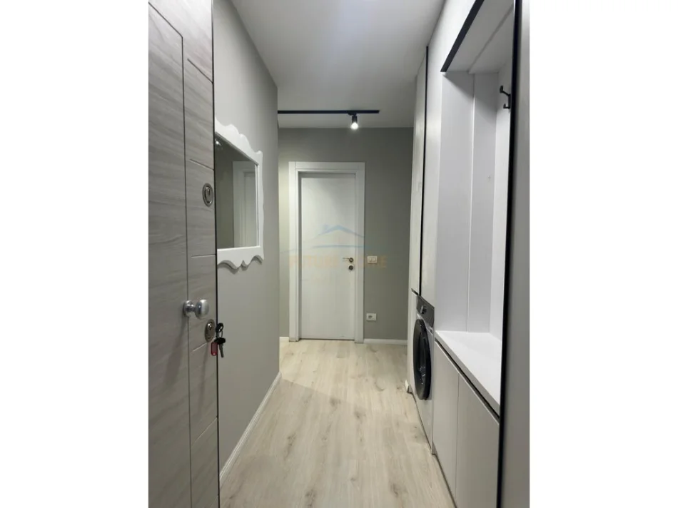 Tirane, jepet me qera apartament 2+1+Ballkon Kati 7, 85 m² 670 € (Unaza e re)