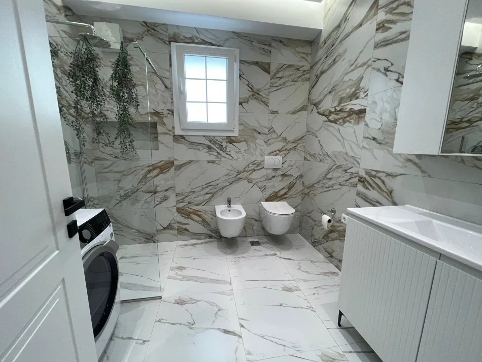 Tirane, jepet me qera apartament 2+1+Ballkon Kati 2, 85 m² 1.000 € (Rruga e Durresit)