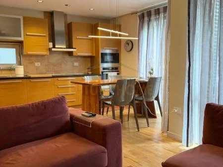 Tirane, shitet apartament 2+1 Kati 2, 111 m² 300.000 € (GJIMNAZI PARTIZANI,SELVIA,RRUGA E DIBRES)