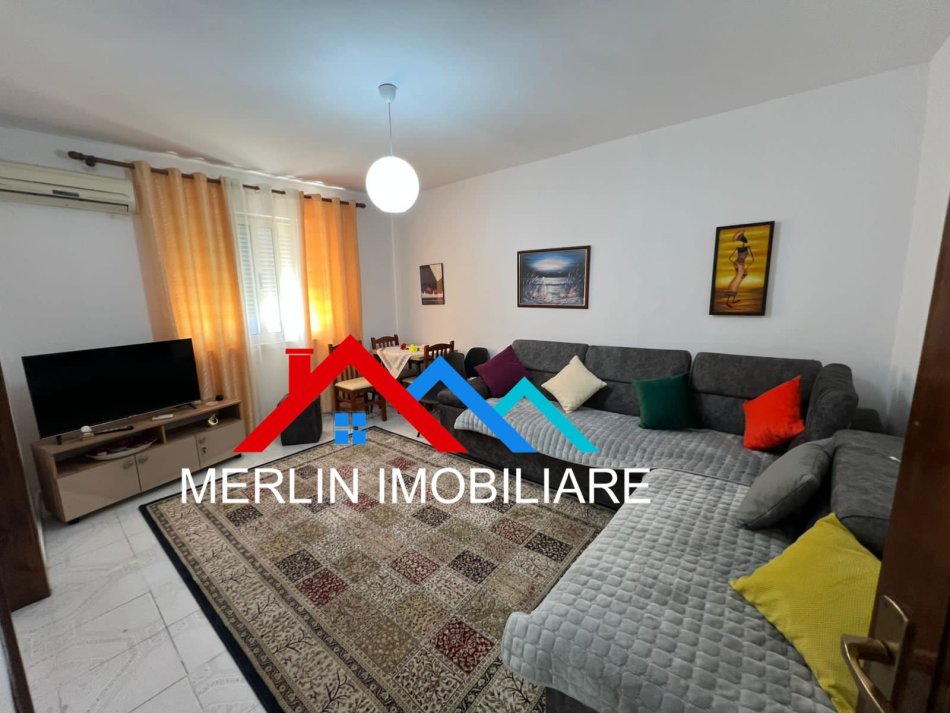 Tirane, jepet me qera apartament 2+1+Ballkon Kati 5, 67 m² 450 € (RRUGA NDRE MJEDA)
