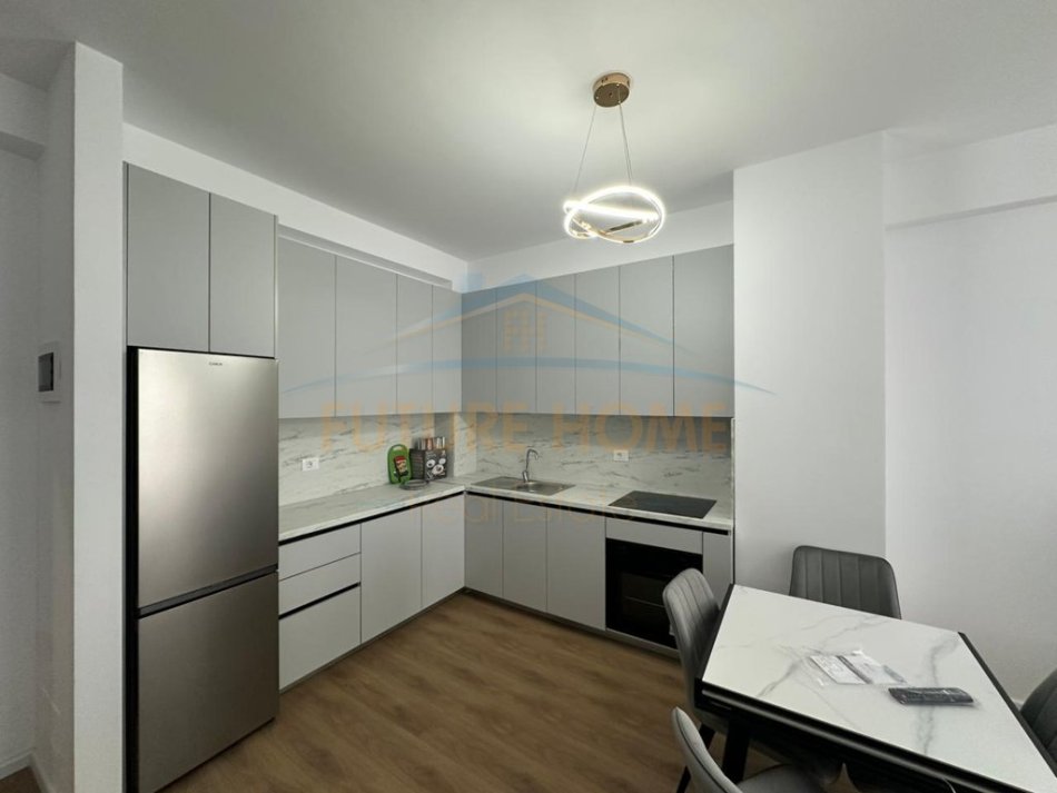 Tirane, jepet me qera apartament 1+1 Kati 7, 53 m² 450 € (Apartamenti ndodhet tek Kompleksi Kaimi.)