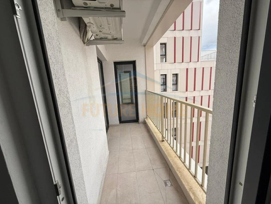 Tirane, jepet me qera 2+1 Kati 4, 850 € (zogu zi)