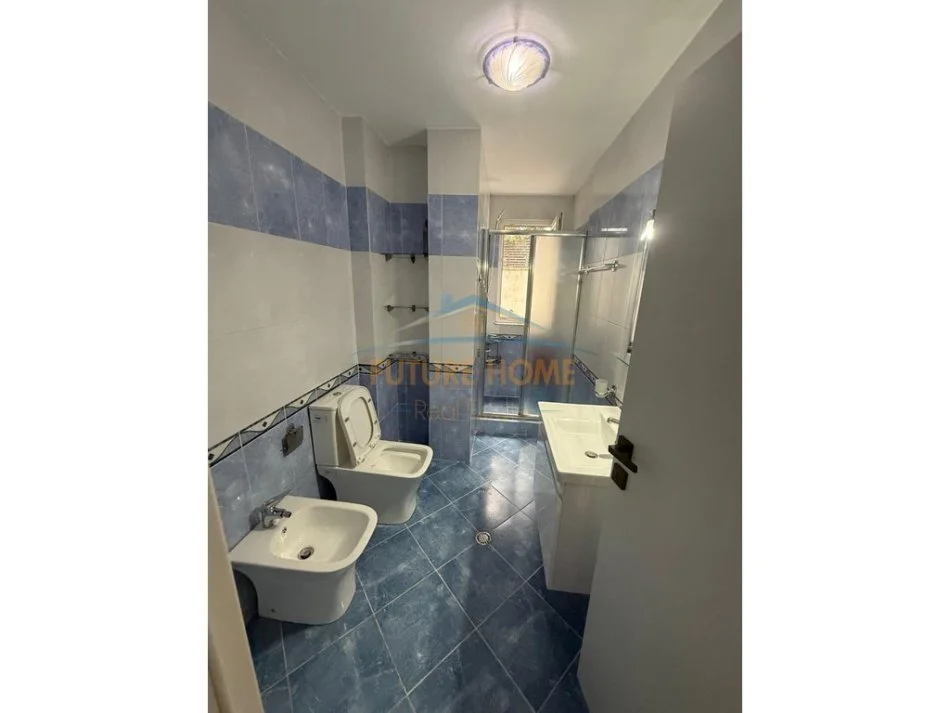 Tirane, jepet me qera apartament 2+1 Kati 1, 88 m² 600 € (Kodra e Diellit)