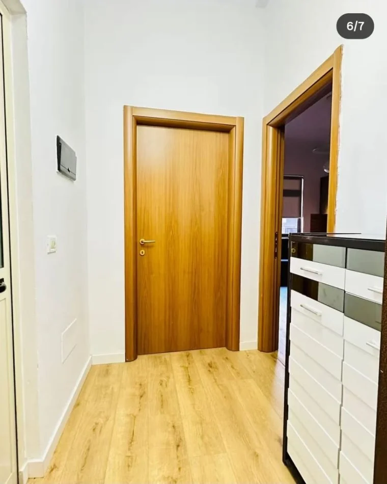 Tirane, jepet me qera apartament 1+1+Ballkon Kati 1, 70 m² 600 € 